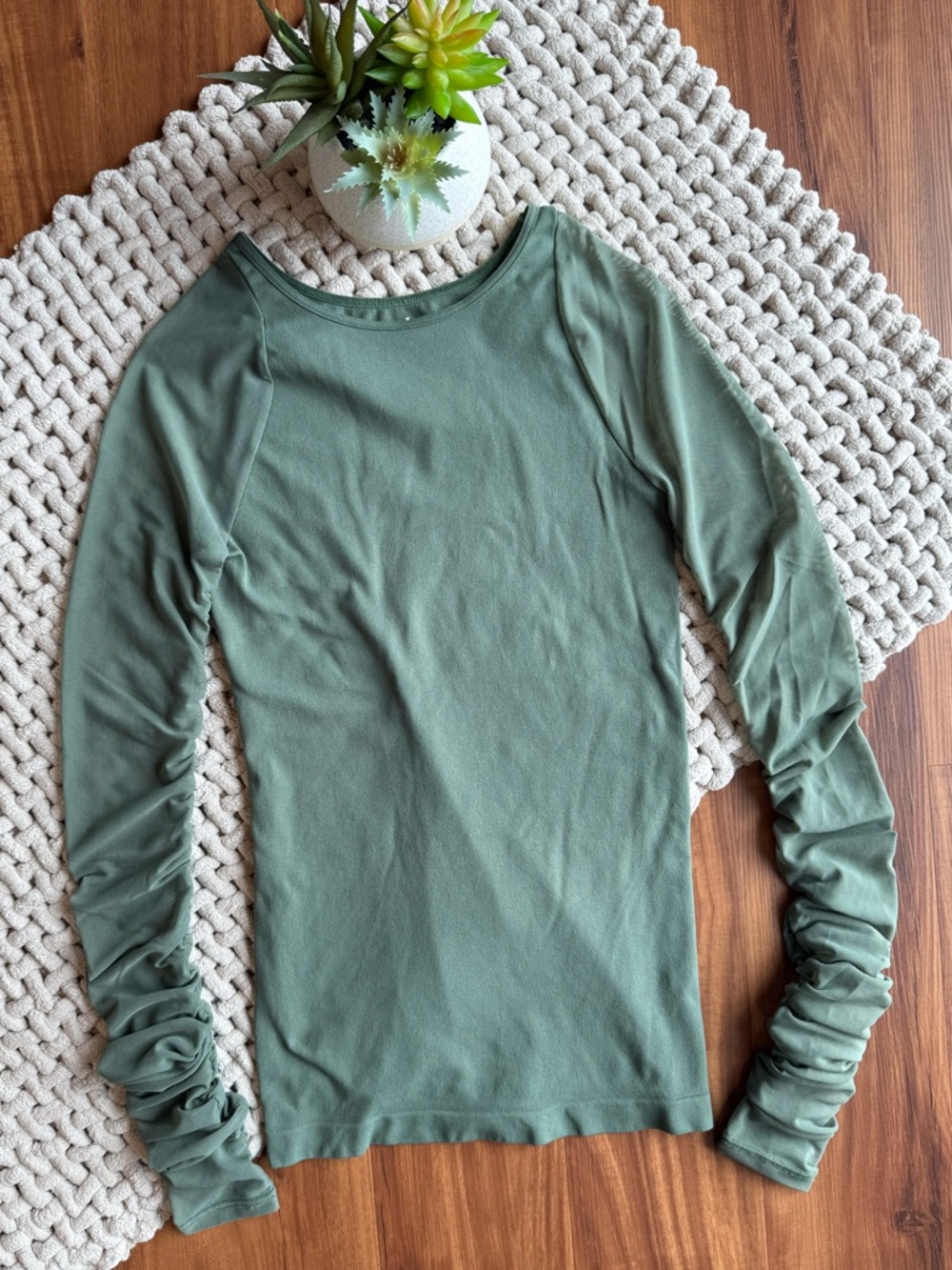 Intimately Free People | Scrunch Sleeve Seamless Mesh Top in Army | XS/S
